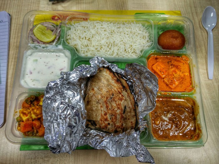 pranzo: qualcosa con qualcosa, vagamente piccante con un sapore di qualcosa