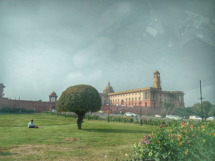 Casa Presidenziale: in alto a desta il riflesso del nostro autista/angelo custode